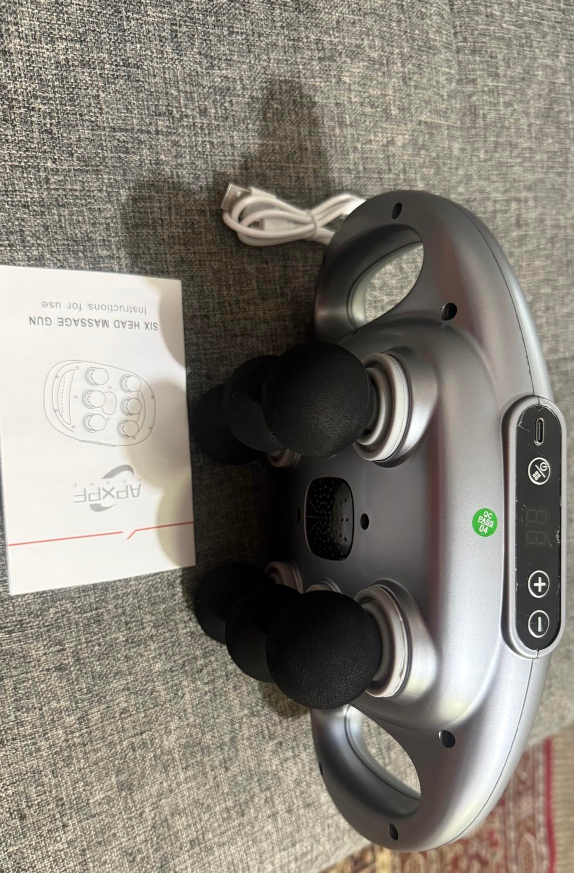 Cliente Fernando a usar o PowerRelax Pro para aliviar dores nas costas