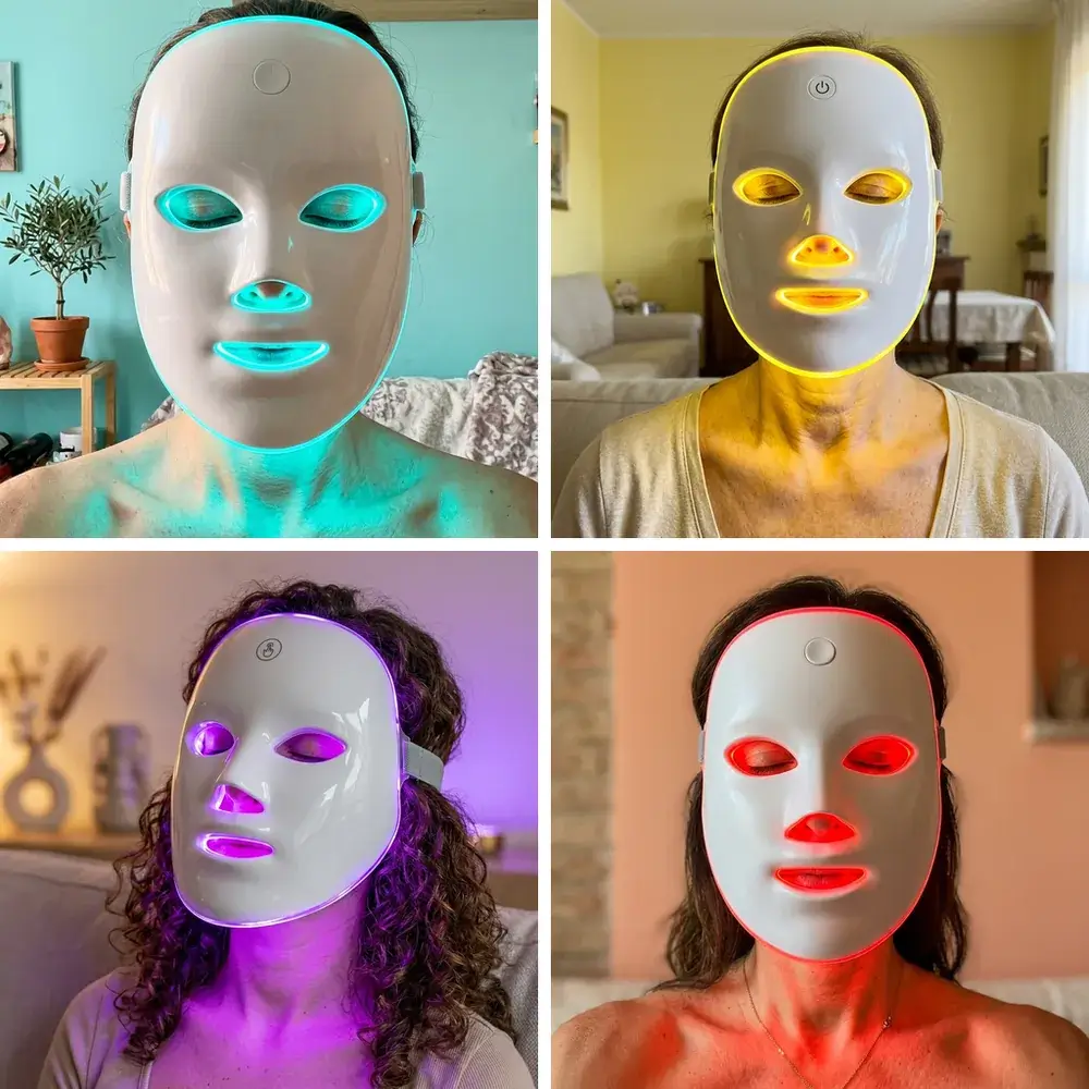 Quattro donne con la maschera LED accesa in ciano, giallo, viola e rosso