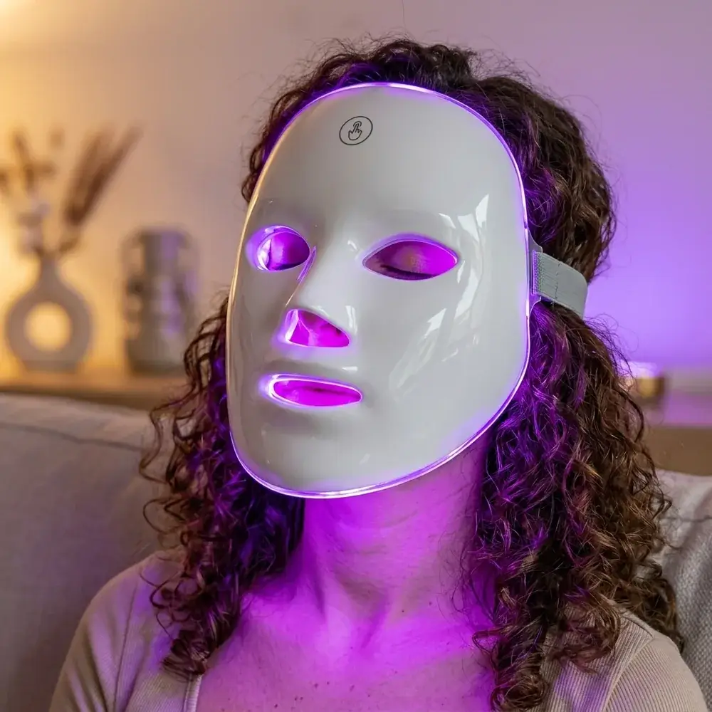 Maschera LED accesa in viola